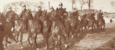 99392 Afbeelding van teams van de Haagse en Amsterdamse Politie bij de Nationale Politie Ruiterwedstrijden, op het ...